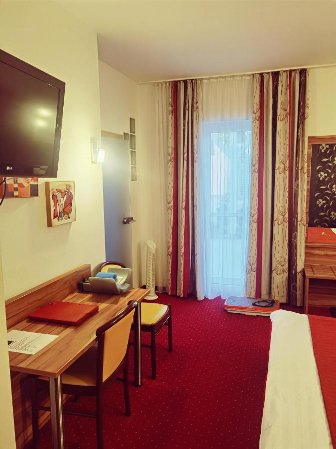 Lion Blue Point Hotel Tulln An Der Donau Exterior foto